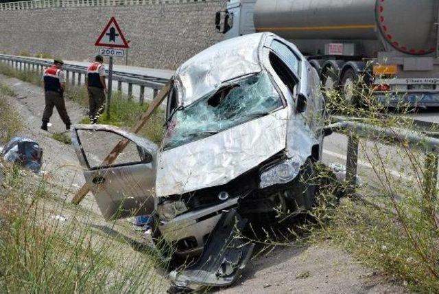 Bayram Tatili Yolunda Kaza: 6 Yaralı