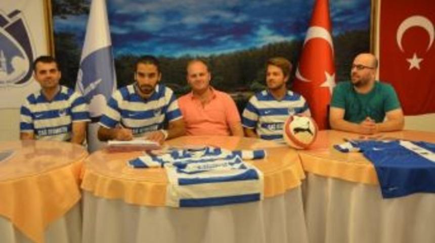 Yunusemre Belediyespor 3 Futbolcu İle S&ouml;zleşme İmzaladı
