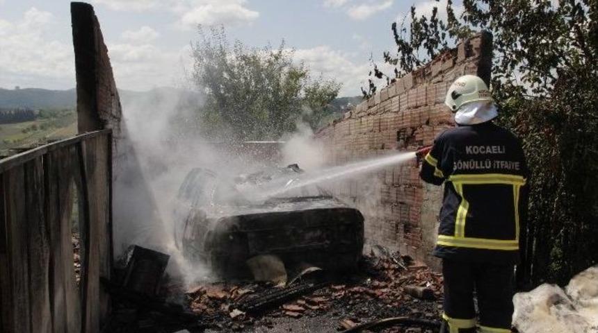 Lpg&rsquo;li Ara&ccedil; Patladı, Garajın &Ccedil;atısı U&ccedil;tu