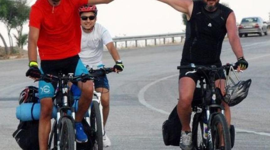 &Ccedil;anakkale Zaferi'nin 100'&uuml;nc&uuml; Yılında 1070 Kilometre Pedal &Ccedil;evirdiler