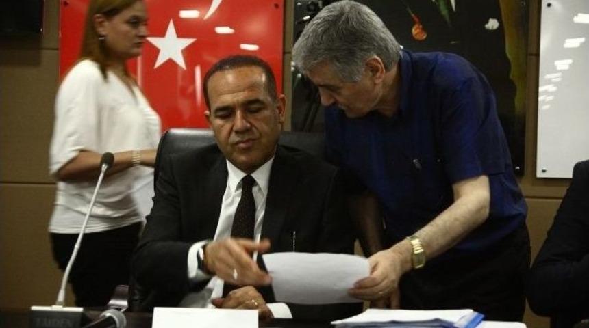 Ak Partili Meclis &Uuml;yeleri Toplantıyı Terk Etti