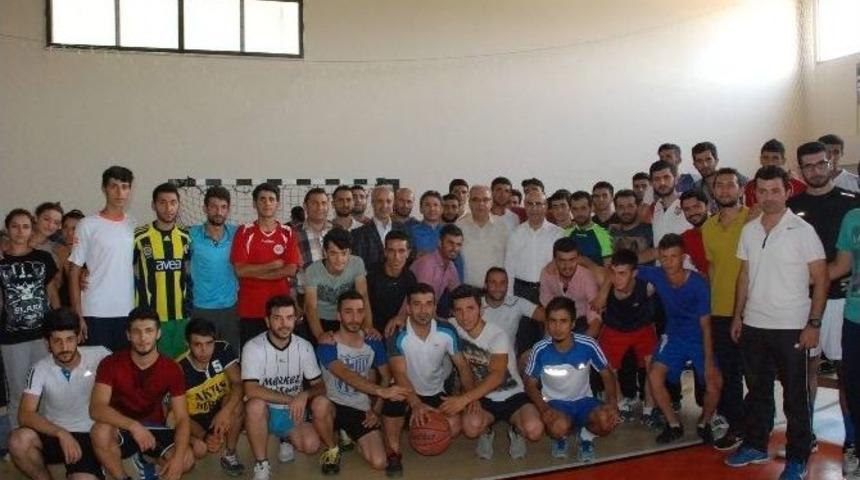 Vali Mahmut Demirtaş, Gen&ccedil;lerle Buluştu