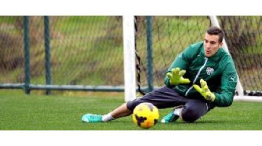 Bursaspor, Harun Tekin&rsquo;In S&ouml;zleşmesi 2018&rsquo;E Uzattı