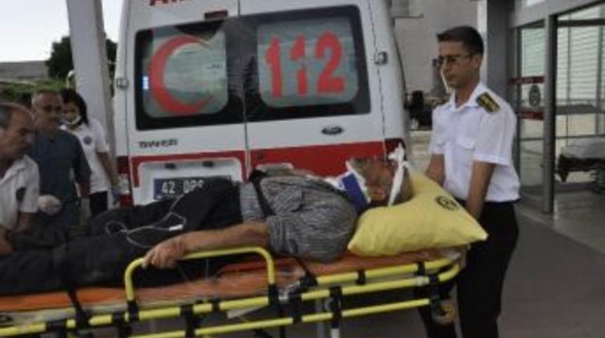 Trakt&ouml;r U&ccedil;uruma Devrildi: 3 Yaralı