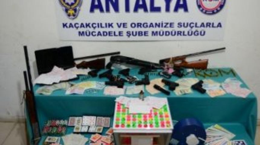 Antalya&rsquo;da Su&ccedil; &Ouml;rg&uuml;t&uuml; Operasyonu: 17 G&ouml;zaltı