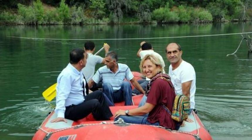 Tunceli'de, Baraj G&ouml;l&uuml;nde Mahsur Kalan Ailenin K&ouml;pr&uuml; Zaferi (2)