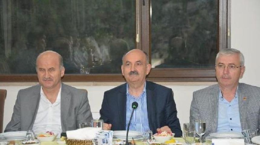 Müezzinoğlu: Yüzde 60'lık Blok Gibi Gösterenler, Birlikte Bir Cacık Yapamadıklarını Millete Gösterdiler.