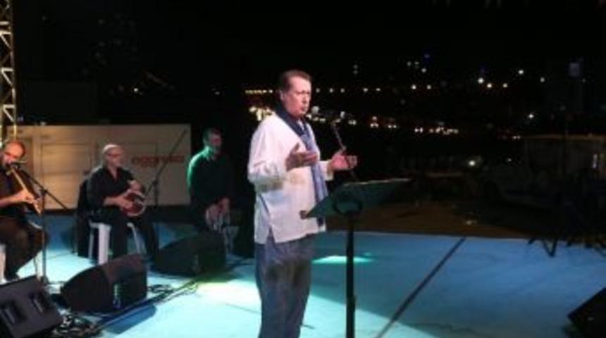 Ahmet &Ouml;zhan Gaziosmanpaşa&rsquo;da Sevenleriyle Buluştu