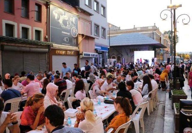 Taygiad, Eminönü'nde Vatandaşlara Sokak Iftarı Verdi