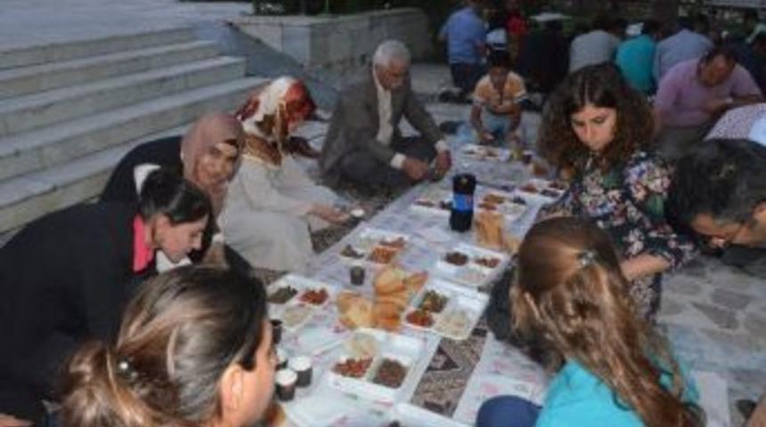 Erciş Belediyesi Personeli İftarda Buluştu