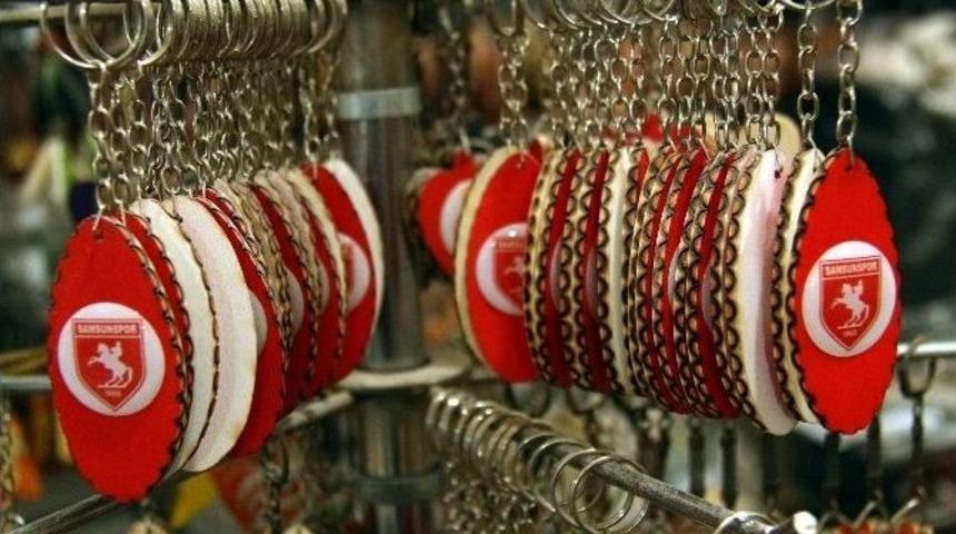 Emekli Resim &Ouml;ğretmeninin Ahşap Tutkusu