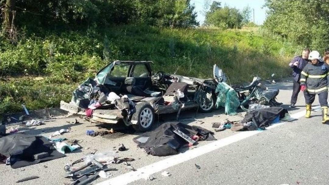 D&uuml;zce&rsquo;de Feci Kaza: 3 &Ouml;l&uuml;, 2 Yaralı