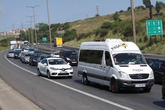 Tem Otoyolunda Bayram Yoğunluğu Sürüyor