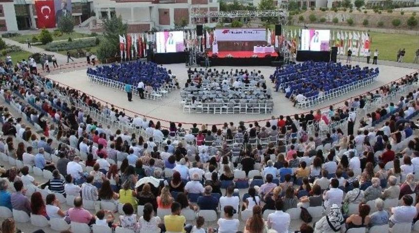 İyte Mezunları Diplomalarını Aldı