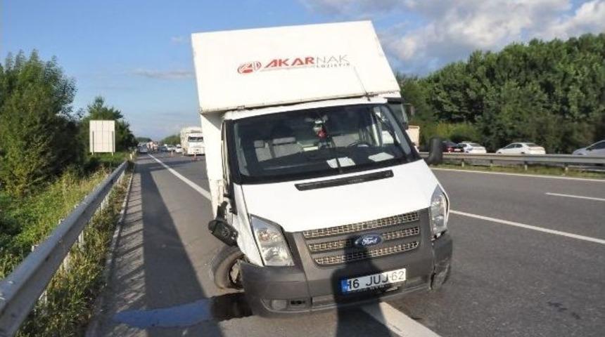 Tem Otoyolunda Zincirleme Trafik Kazası: 1 Yaralı