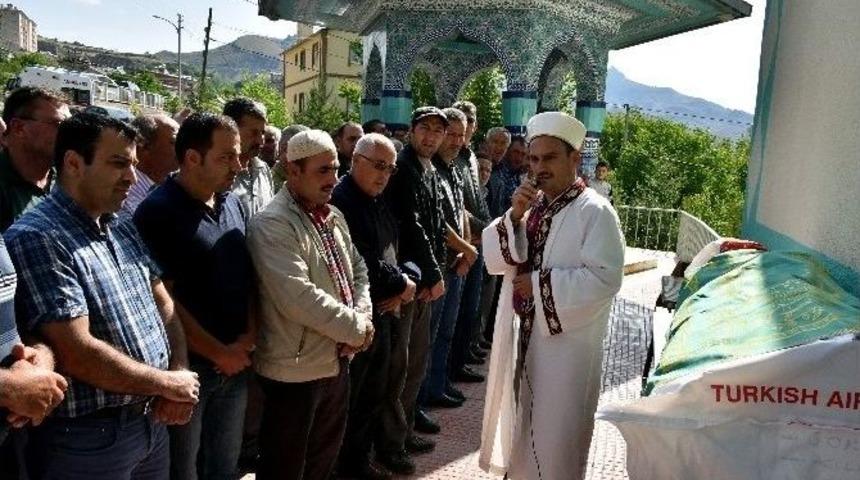 Keneden Ölen Kişinin Cenazesi Toprağa Verildi