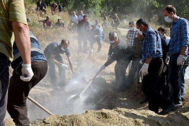 Keneden Ölen Kişinin Cenazesi Toprağa Verildi