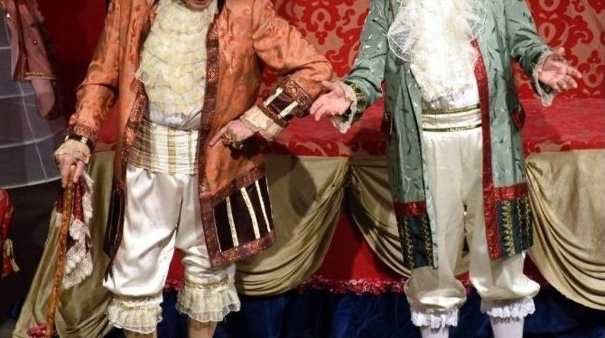 Haldun Dormen&rsquo;den Tiyatro Ziyafeti