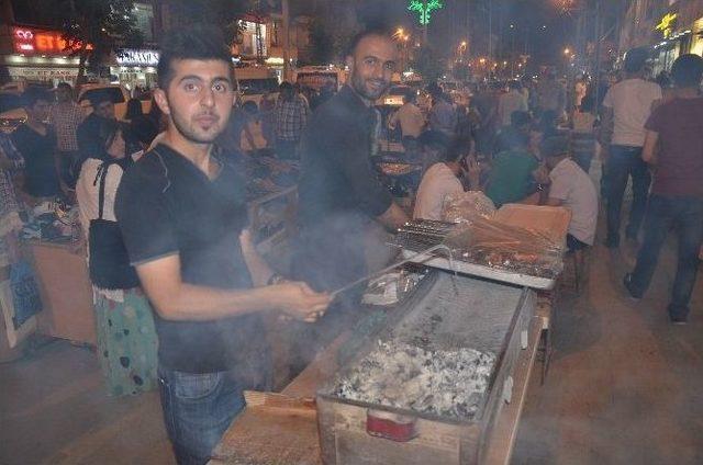 Yüksekova’da Bayram Hareketliliği