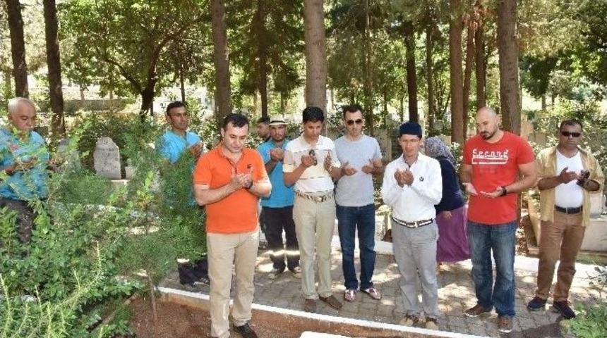 Başkan Yücel, Şehit Mezarlarını Ziyaret Etti