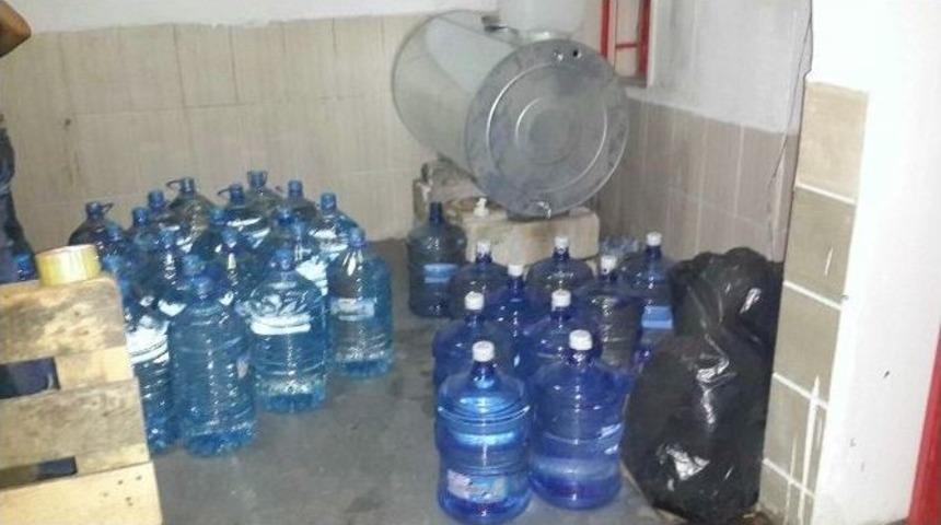 İzmir&rsquo;de Ka&ccedil;ak Ve Sahte İ&ccedil;ki Operasyonu