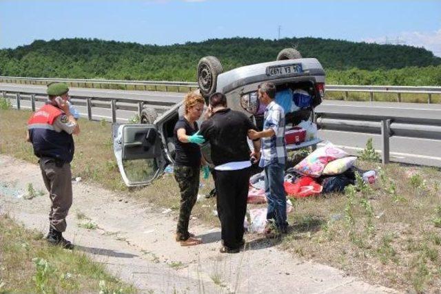 Bolu'da Otomobil Takla Attı: 3 Yaralı