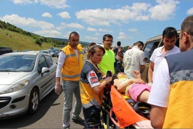 Bolu'da Otomobil Takla Attı: 3 Yaralı