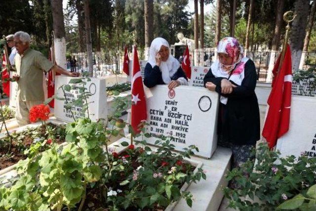 Şehitler Ve Özgecan Aslan Unutulmadı