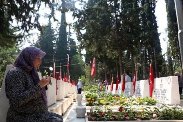 Şehitler Ve Özgecan Aslan Unutulmadı