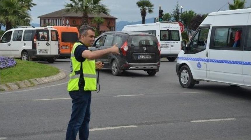 Emniyet M&uuml;d&uuml;r&uuml; Trafik Polisi Gibi &Ccedil;alıştı