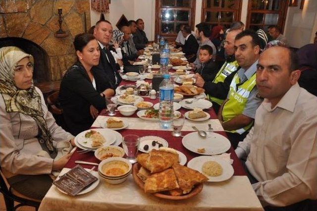 Çorum Emniyet Müdürlüğü’nden Şehit Aileleri Ve Gazilere İftar