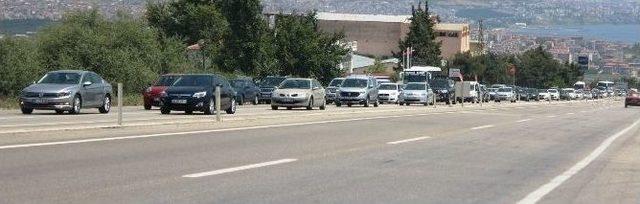 Tekirdağ’da Kilometrelerce Araç Trafiği