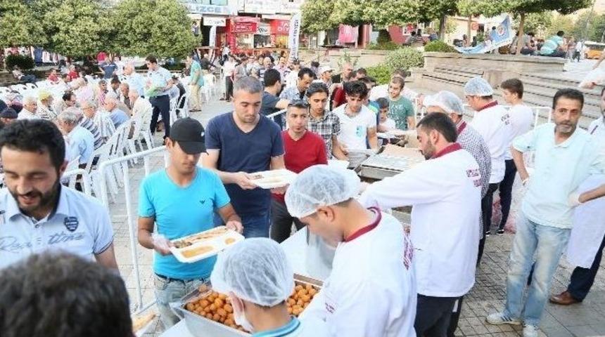Ramazan Ayında Yaklaşık 60 Bin Kişiye İftar Yemeği Verildi