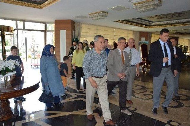 Arınç, Ramazan Bayram Tatilini Akçakoca’da Geçiriyor