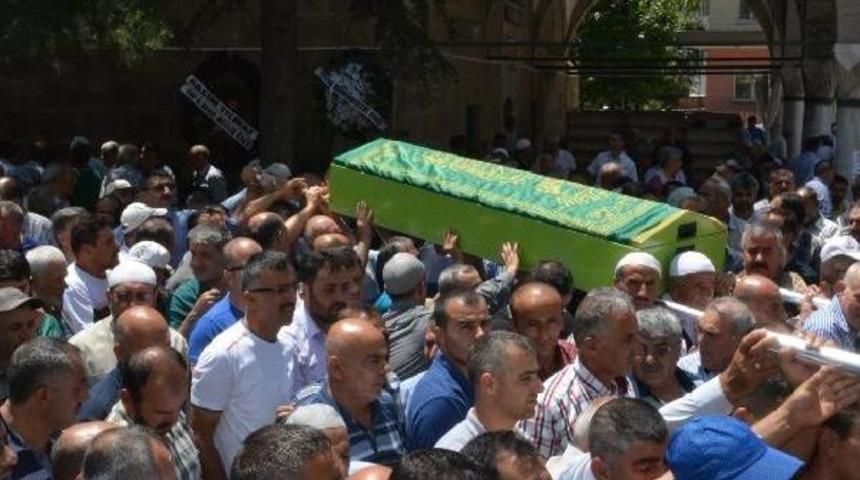 Bolu'daki Otob&uuml;s Kazasında &Ouml;len Yolcu Niğde'de Defnedildi