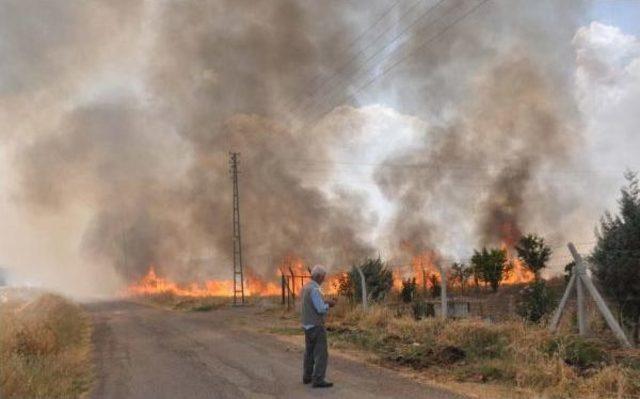 Adıyaman’Da Korkutan Anız Yangını