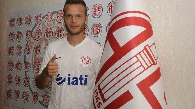 Antalyaspor’da Sloven Lazarevıc İmzaladı