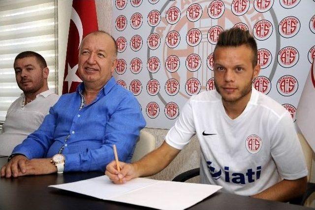 Antalyaspor’da Sloven Lazarevıc İmzaladı