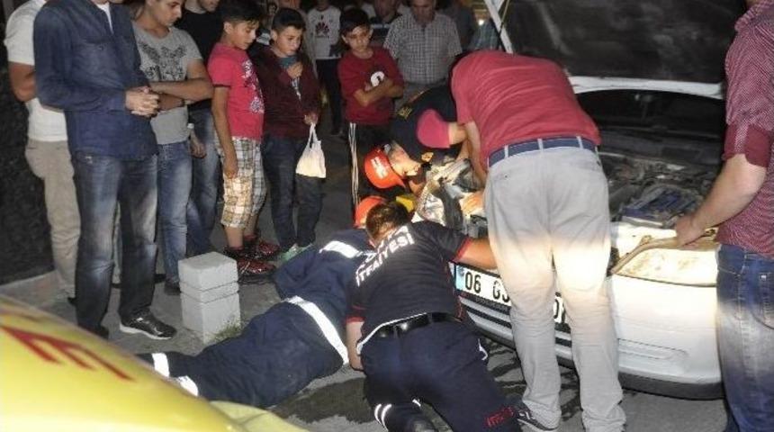 Otomobilin Motoruna Giren Kediyi Bırakılan Not Kurtardı