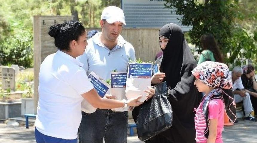 Muratpaşa Belediyesi, Mezarlıklarda &Ccedil;i&ccedil;ek Fidesi Dağıttı
