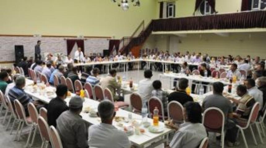 G&uuml;r&uuml;n Belediye Başkanı &Ccedil;ift&ccedil;i, Belediye Personeliyle İftarda Buluştu