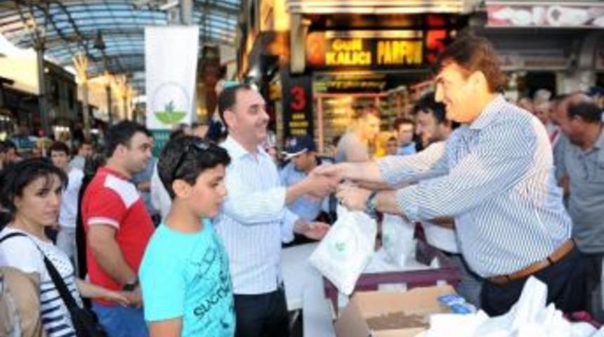 Başkan D&uuml;ndar İftariyelik Dağıttı