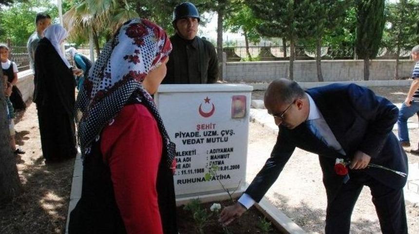 Vali Demirtaş Ve İl Protokol&uuml;nden Şehitlik Ziyareti