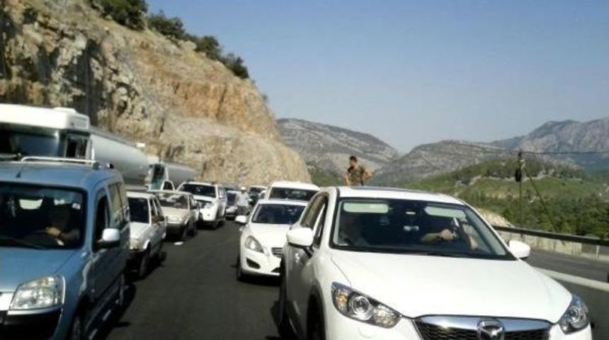Antalya- Korkuteli Karayolunda Trafik Durdu