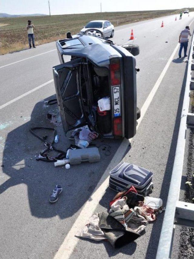 Sivas'ta Otomobil Takla Attı: 4 Yaralı