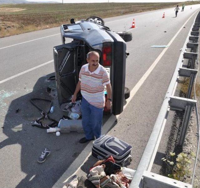 Sivas'ta Otomobil Takla Attı: 4 Yaralı