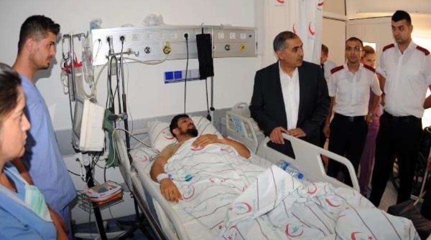 Mardin Valisi, Yaralı Polis Memurunu Hastanede Ziyaret Etti