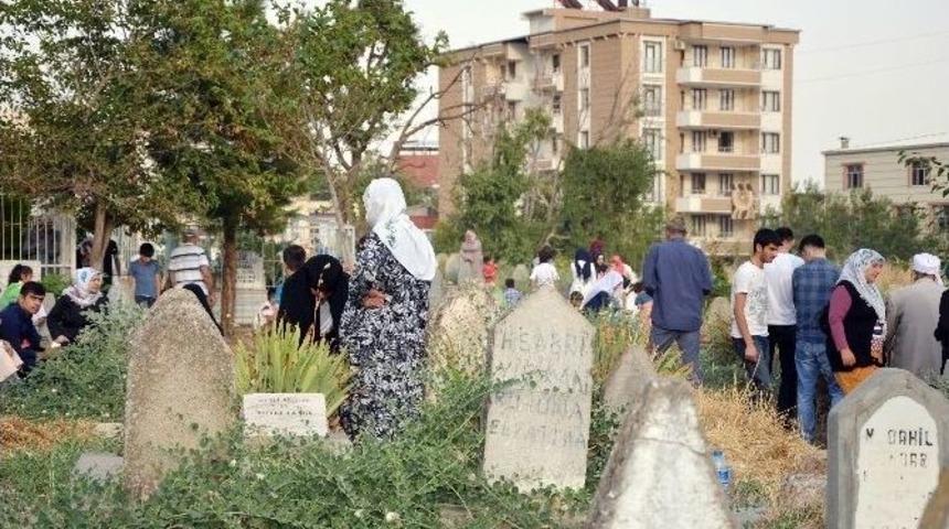 Silvan&rsquo;da Mezarlıklar Ziyaret Edildi