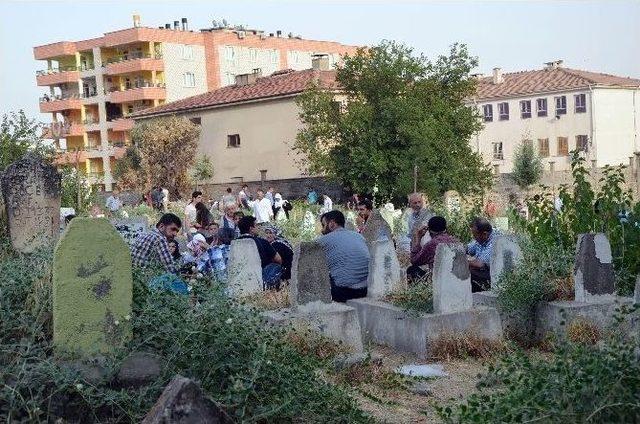 Silvan&rsquo;da Mezarlıklar Ziyaret Edildi 2