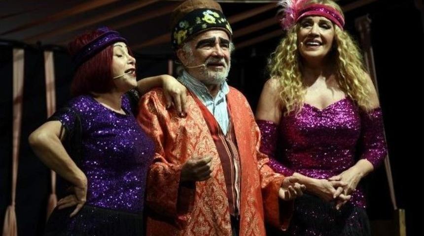 Komik-i Meşhur D&uuml;mb&uuml;ll&uuml; Aliağa&rsquo;da Sahnelendi